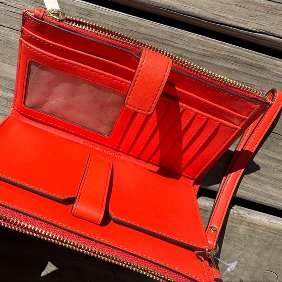 Micheal Kors Wristlet - PEYTON LARGE QUILTED DOUBLE-ZIP - Picture 3 of 9